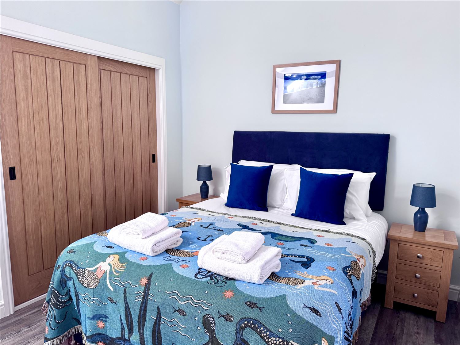 Kingsize bedroom with fitted wardrobes at dog-friendly Norfolk Broads holiday cottage sleeps 6