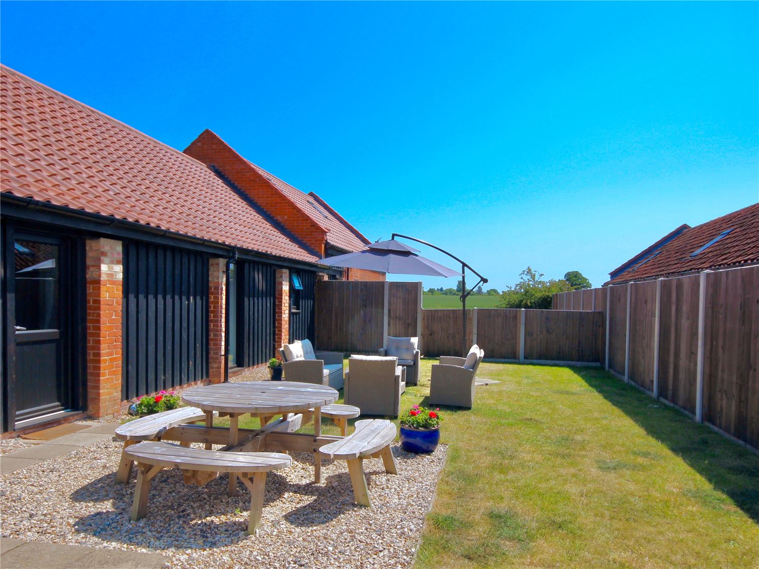 Fully enclosed lawned garden at dog friendly, Norfolk Broads holiday cottage for 6