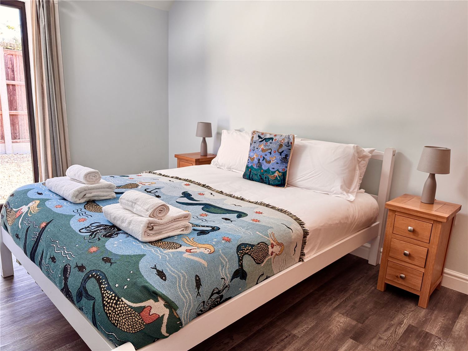 Kingsize bedroom at dog-friendly Norfolk Broads holiday cottage sleeps 6