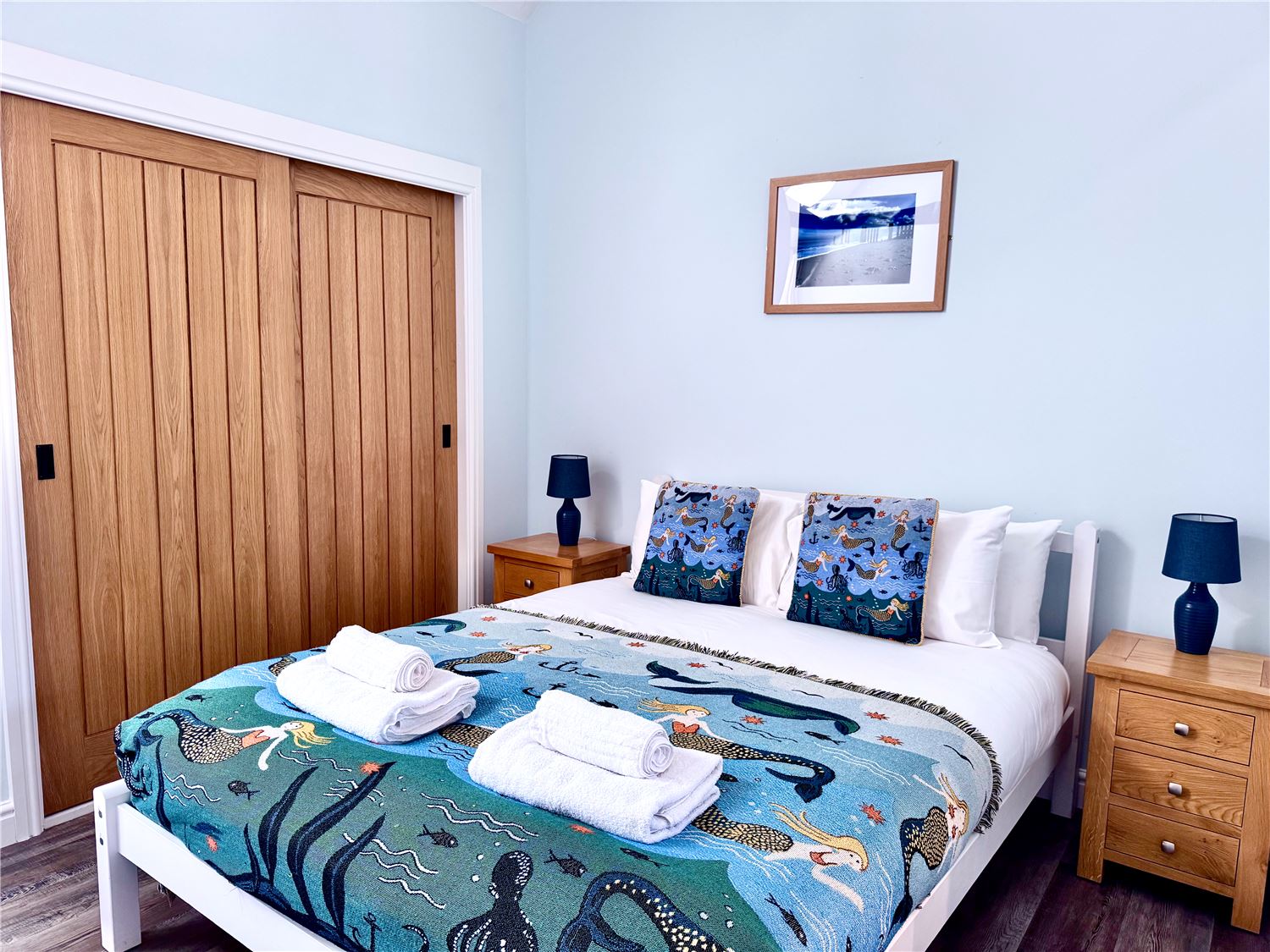 Kingsize bedroom with fitted wardrobes at dog-friendly Norfolk Broads holiday cottage sleeps 6
